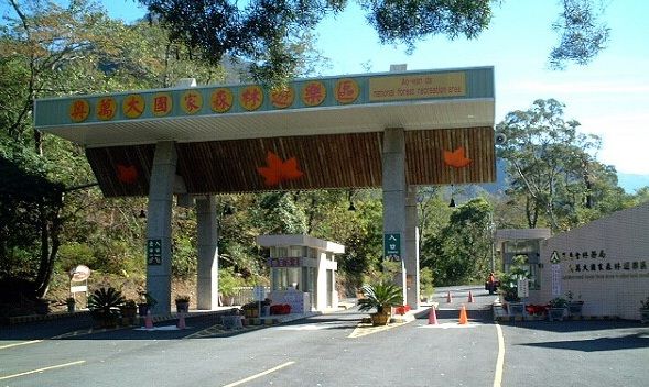 5:台中機場 ←『專車接駁』→ 奧萬大、約 2 ~ 2.5 小時、如遇塞車,須視塞車情況下去評估所需的時間(所需時間更長)。