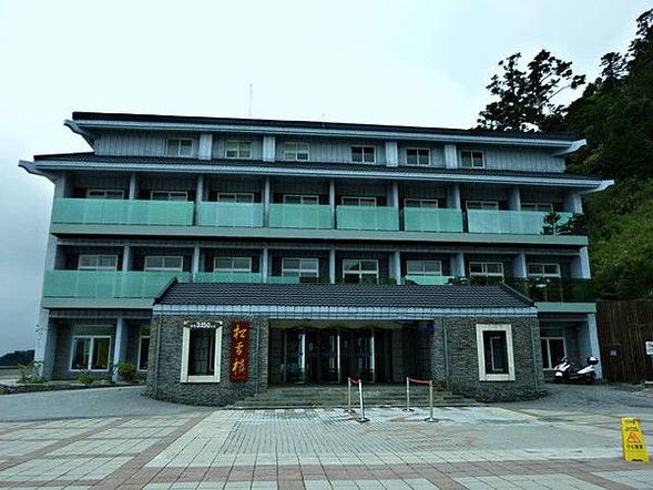 1:台中機場 ←『專車接駁』→ 合歡山松雪樓、約 2.5 ~ 3 小時、如遇塞車,須視塞車情況下去評估所需的時間(所需時間更長)。