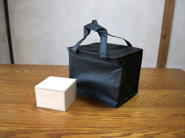 ⑥完成
出来上がった作品は、木箱と保冷バックに入れてその日にお持ち帰りいただけます。ご自宅で1週間ほどそのまま乾燥させてからご使用ください。