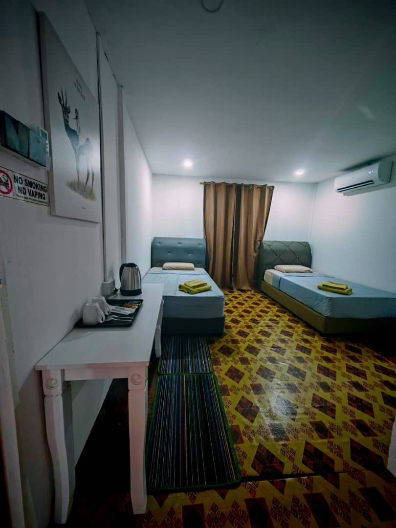 2 SINGLE BED (2 Person)