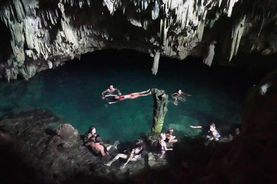 安排科摩多陸地上推薦行程【神秘蘭科洞穴探險半日遊】/人