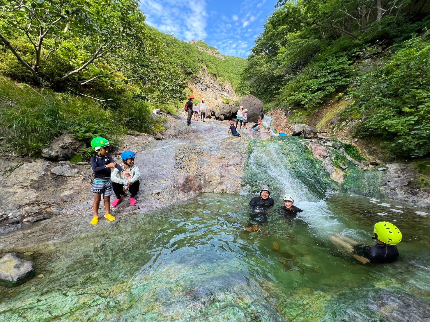カムイワッカシャワークライミングツアー/ PM催行 7/1~9/30 (シャトルバス期間は不催行)
