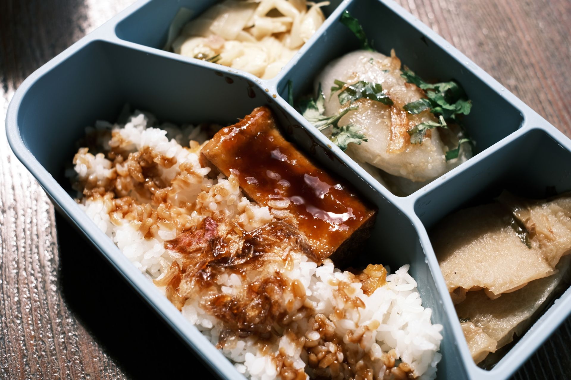 【山山居午食】社區阿姨的客家飯盒 + 杭菊茶