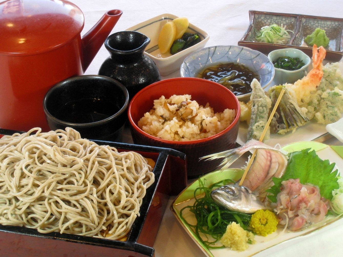 そば御膳(天ぷら・サザエ飯・刺身・小鉢付き)