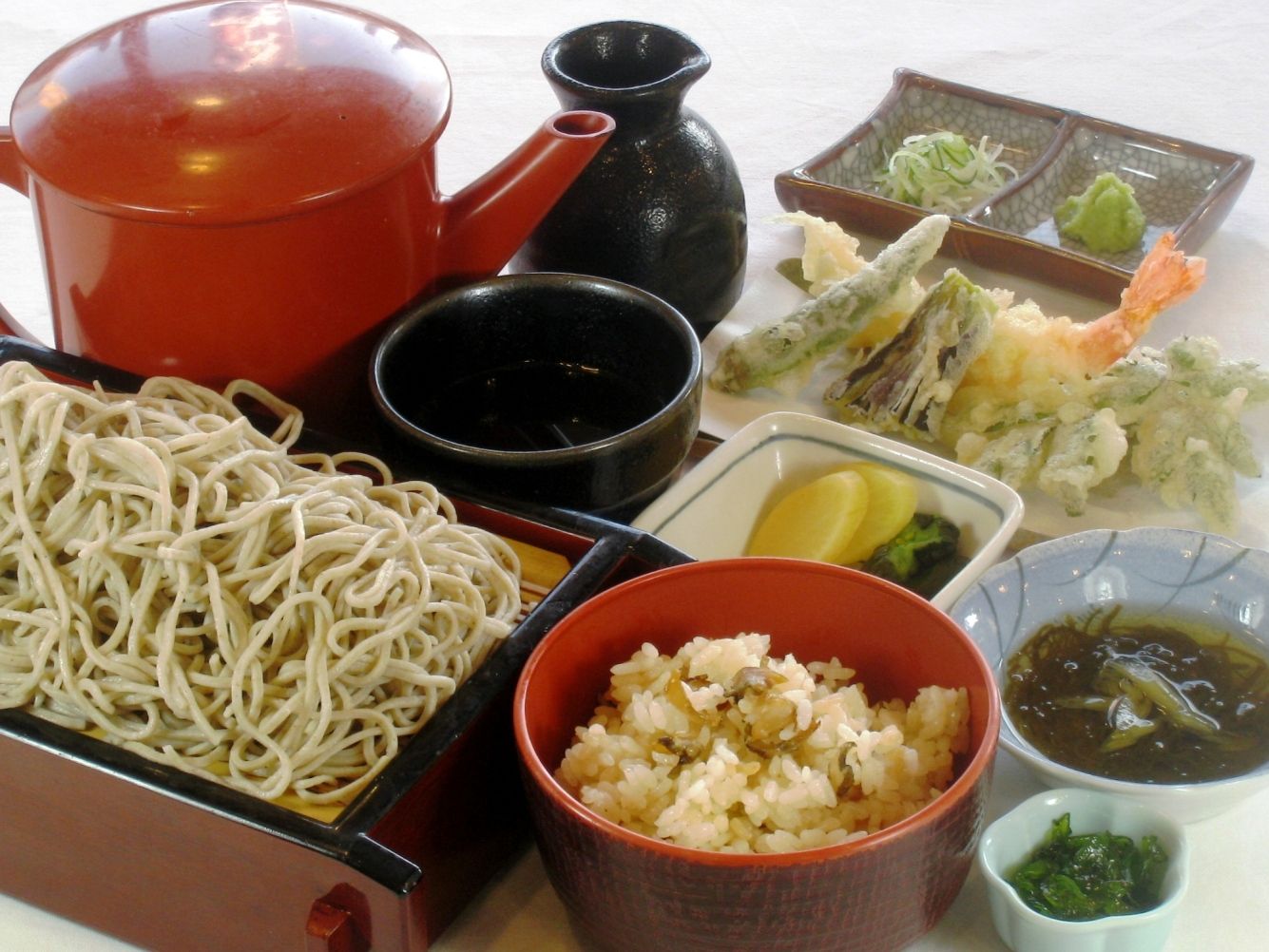 そば定食(天ぷら・サザエ飯・小鉢付き)