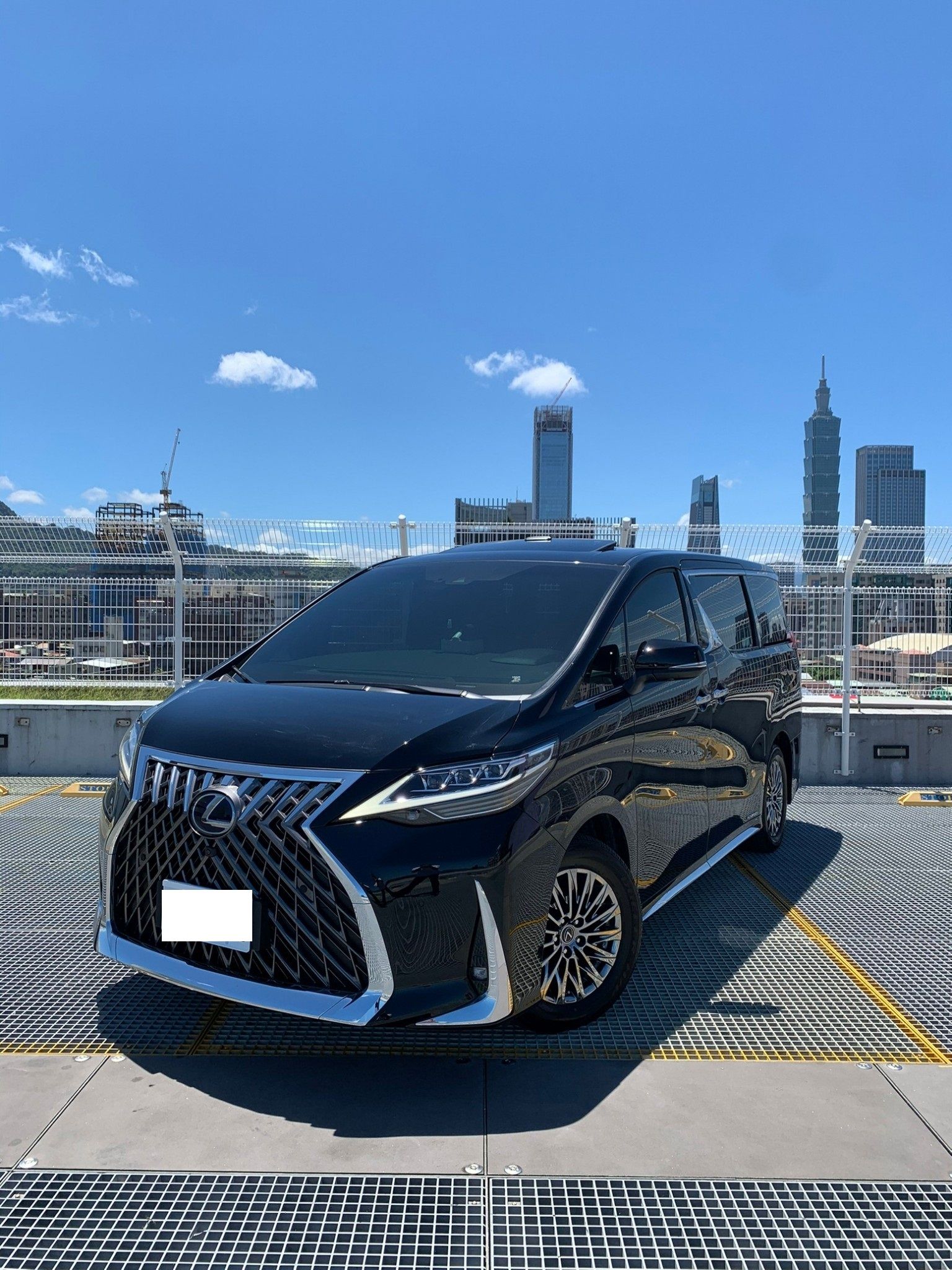 専用車アップグレード:広々快適トヨタまたはレクサス(Alphard)