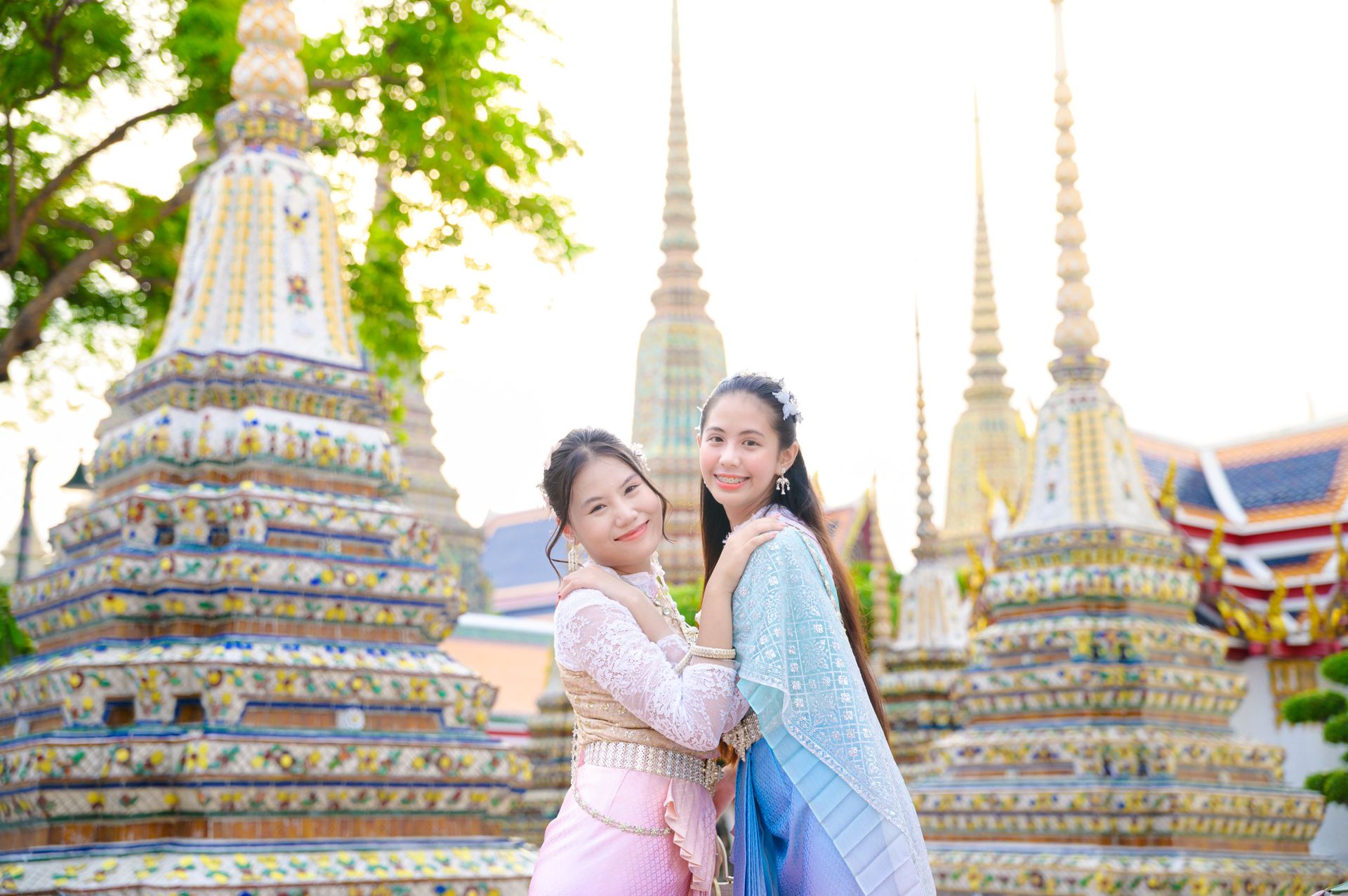 Photographer A: 1 Hour / 1-2 people / 1500 Baht