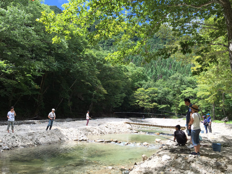 三依渓流つり場